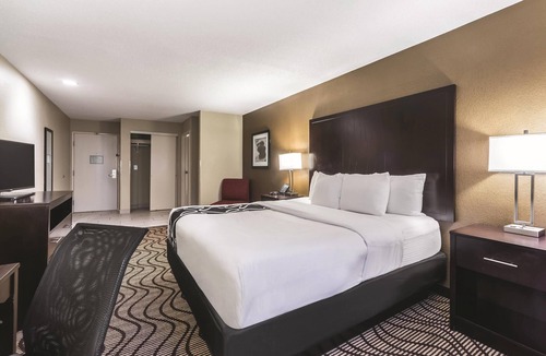 Collinsville Hotel | La Quinta Inn & Suites by Wyndham Collinsville - St. Louis