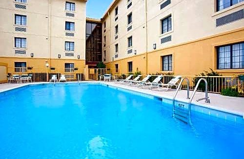 Elk Grove Village Hotel | La Quinta Inn by Wyndham Chicago O'Hare Airport