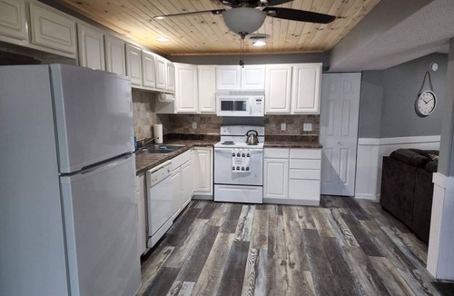 Marion Apartment | Lake Front 2-bedroom,1 bath ground floor apartment! Dock and Kayaks included!