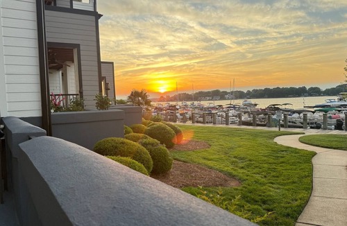Cornelius Condo | Lake front 2Bedroom & 2bath condo Ground floor
