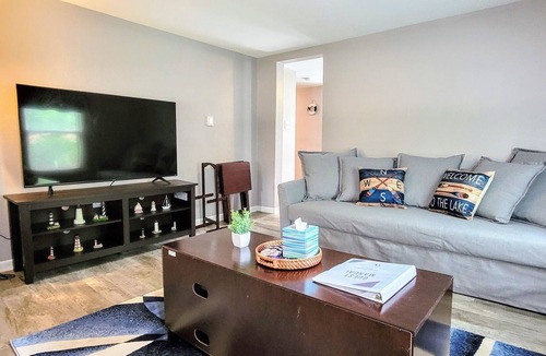 Oswego Apartment | Lake House/Near River/Fishing/Sleeps 8/FREE Parking & WIFI/Oswego