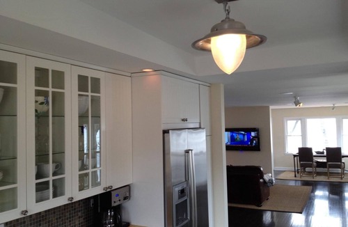 Round Lake House | Lake House Retreat with Hot Tub,Kyak,SUP near Great Lakes Naval & Great America