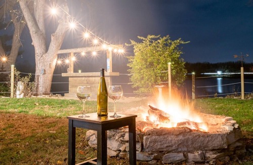 North Pekin House | Lake House Retreat