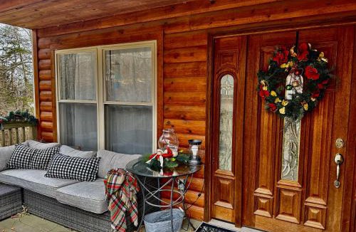 Putnam House | Lake House with private beach
