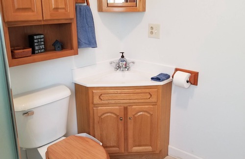 Lakewood House | LAKE SHELBYVILLE KIMBLE'S FARMHOUSE. SLEEPS 9