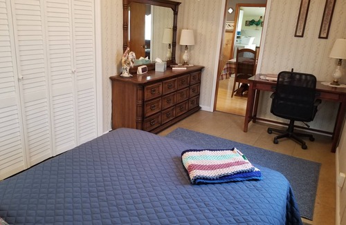 Lakewood House | LAKE SHELBYVILLE KIMBLE'S FARMHOUSE. SLEEPS 9