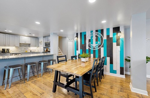 Channel Lake Apartment | Lake stay with boat launch, W/D, & AC