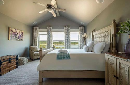 Spicewood Villa | Lake Travis Views - 5BR - BBQ - Pickleball