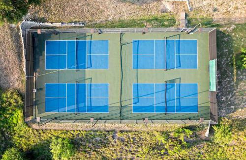 Spicewood Villa | Lake Travis Views - 5BR - BBQ - Pickleball