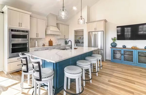 Grand Rivers House | Lake View + Deck: Group Getaway in Grand Rivers!