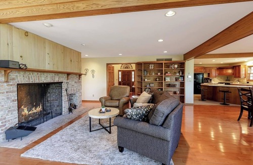 The Galena Territory House | Lake views! Hot tub! Family & pet friendly!