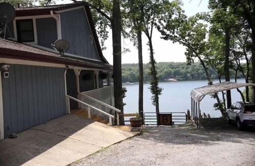 Perks House | Lakefront, amazing views, boat rentals available