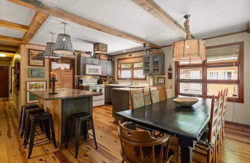 Sunset Cove Cabin | LAKEFRONT cabin with easy access private beach in quiet cove!