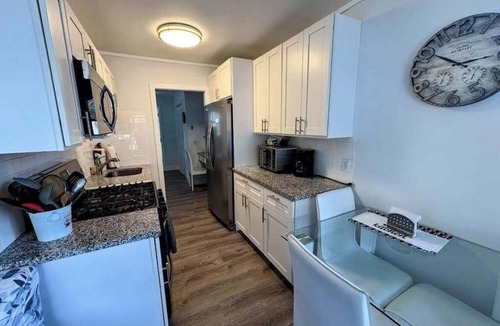 Flat Rock Condo | Lakefront corner condo with canoes, resort pool, tennis & firepit - dogs welcome