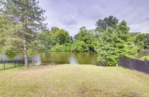 Pontoon Beach House | Lakefront Family Home 13 Mi From Gateway Arch!