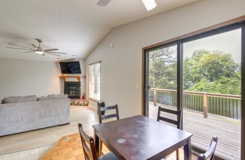 Pontoon Beach House | Lakefront Family Home 13 Mi From Gateway Arch!
