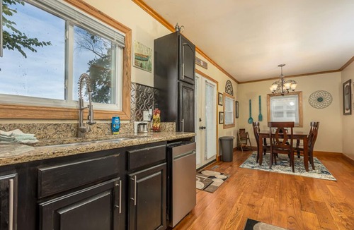 East Dubuque House | Lakefront Home w/2 Bedrooms Deck, Dock & Boats