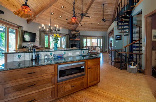 Hyde Park House | Lakefront Main House at Ondine Estate