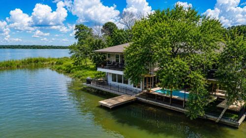 Azle House | Lakefront, Pool, TreeHouse, 10BR, GameRoom, Hottub
