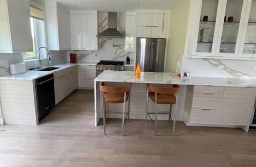 Oakland House | Lakefront property , minutes from McCormick Place and Downtown Chicago.