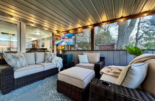 Decatur House | Lakefront, Water toys, Hot Tub, Swim and Boat Dock