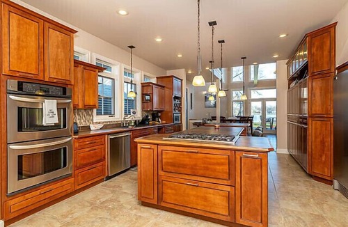 Ingleside House | Lakehome🏡🌊Big View 👀 Monster Deck ✌🏼Fire Pits🔥 Boat Dock 🚤 Loft Office 👨🏻‍💻 Kayaks 🚣🏼‍♀️