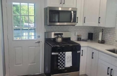 Port Barrington Cottage | Lakehouse Getaway