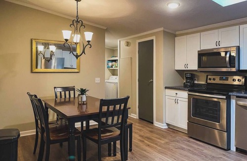 Brookport House | Lakehouse with Hot Tub - Near Shawnee Forest