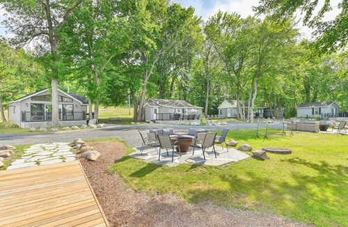 Centre Hastings Cottage | Lakeside Bliss - Charming 3BR Cottage on the Water