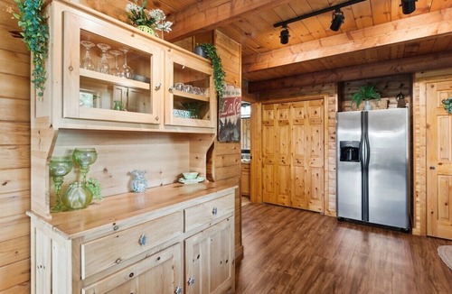 Eureka Cabin | Lakeside Retreat in Eureka! *30 Day Rental ONLY*