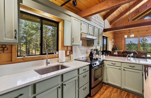 Eureka Cabin | Lakeside Retreat in Eureka! *30 Day Rental ONLY*