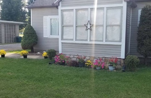 Ina House | Lakeside Shady Rest Home Away from Home blocks from Rend Lake and I57/I64