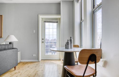 Lakeview Apartment | Lakeview 2BR w Patio WD nr Wrigley Field CHI-458