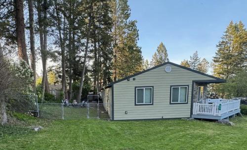 Lakeside House | Lakeview 4BR Huge Deck Dog Friendly ADA