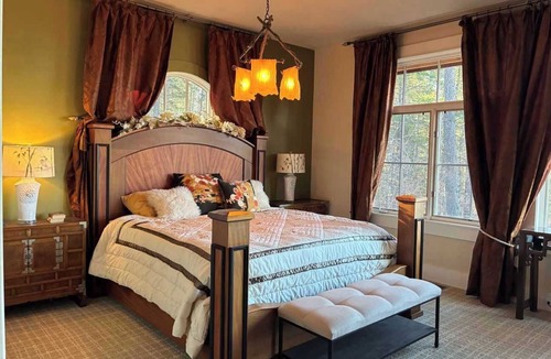 Polson House | Lakeview Master Suite Like Luxury and Elegant Oriental Accents
