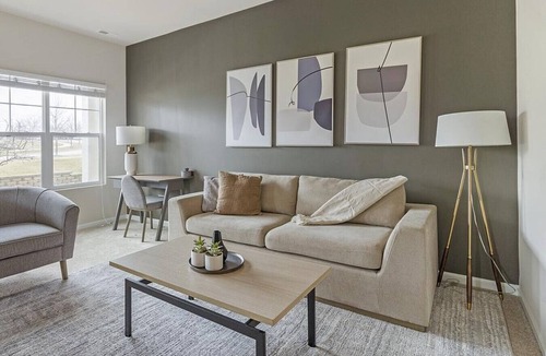 North Aurora Apartment | Landing at Randall Highlands - 3 Bedrooms in West Aurora