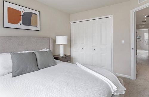 North Aurora Apartment | Landing at Randall Highlands - 3 Bedrooms in West Aurora