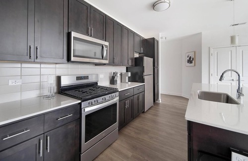 Schaumburg Apartment | Landing | Beautiful 1BD, Clubhouse, Pool