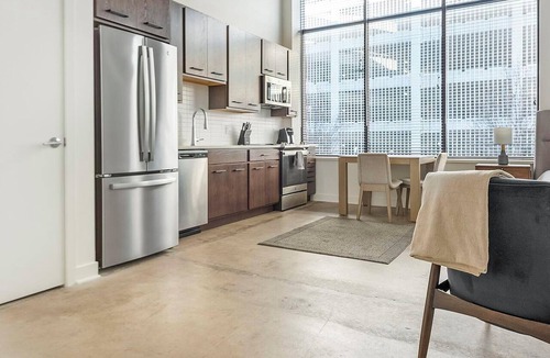 Downtown St. Louis Apartment | Landing | Beautiful Studio, Gym, Courtyard