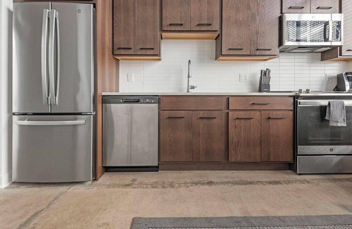 Downtown St. Louis Apartment | Landing | Beautiful Studio, Gym, Courtyard