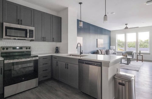 MLK Apartment | Landing | Chic 1BD, Courtyard, Game Room