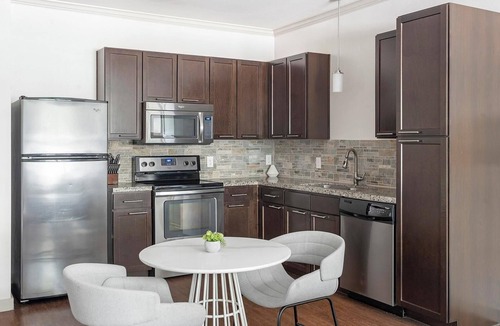 Cedar Park Apartment | Landing | Modern 1BD, Pool, Clubhouse