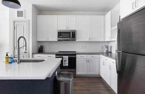 Lower Basin Lake Travis Apartment | Landing | Modern 1BD, Pool, Gym