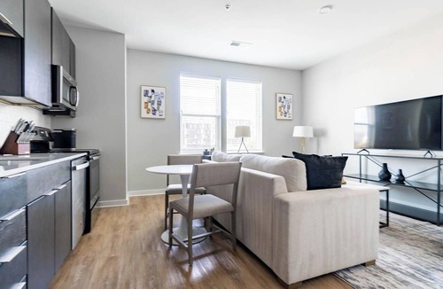 Downtown Apartment | Landing | Modern Studio, Courtyard, Gym