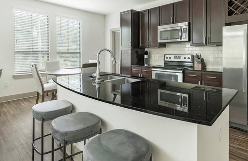 Klein Apartment | Landing | Spectacular 2BD, Gym, Clubhouse