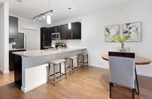 McNeil Apartment | Landing | Stunning 2BD, Pool, Gym