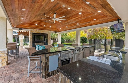 McNeil Apartment | Landing | Stunning 2BD, Pool, Gym