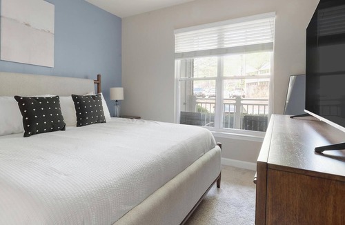 Town Center Apartment | Landing | Stylish 1BD, Courtyard, Gym