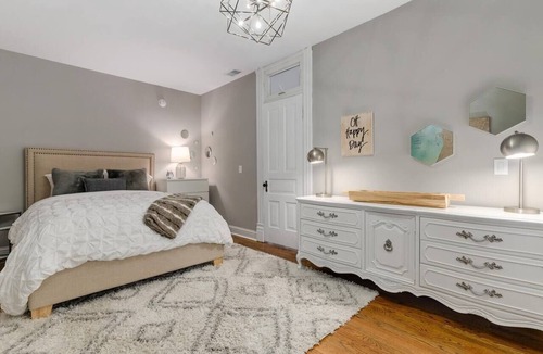 Old Town Apartment | Large 4BR/3BA Safe Old Town Location Walk Everywhere