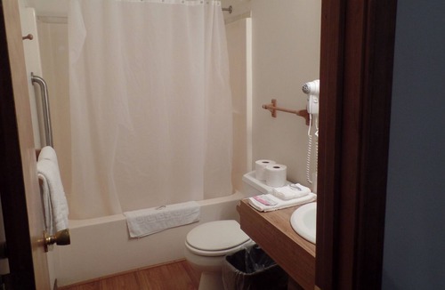 Golconda Resort | large cabin with a view for 16